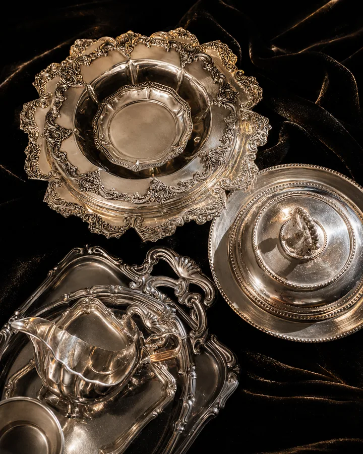 Bandejas y piezas de servicio en la imagen de categoría Plata