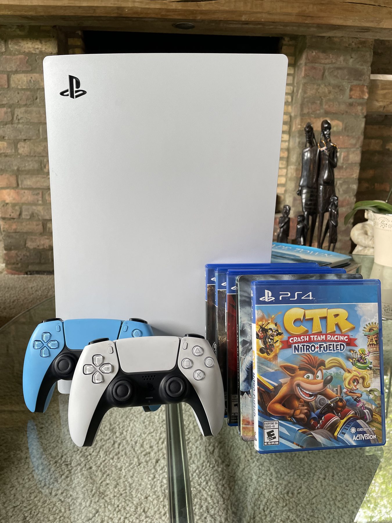 Consola PlayStation 5 con controles y juegos negociada en Chapinero