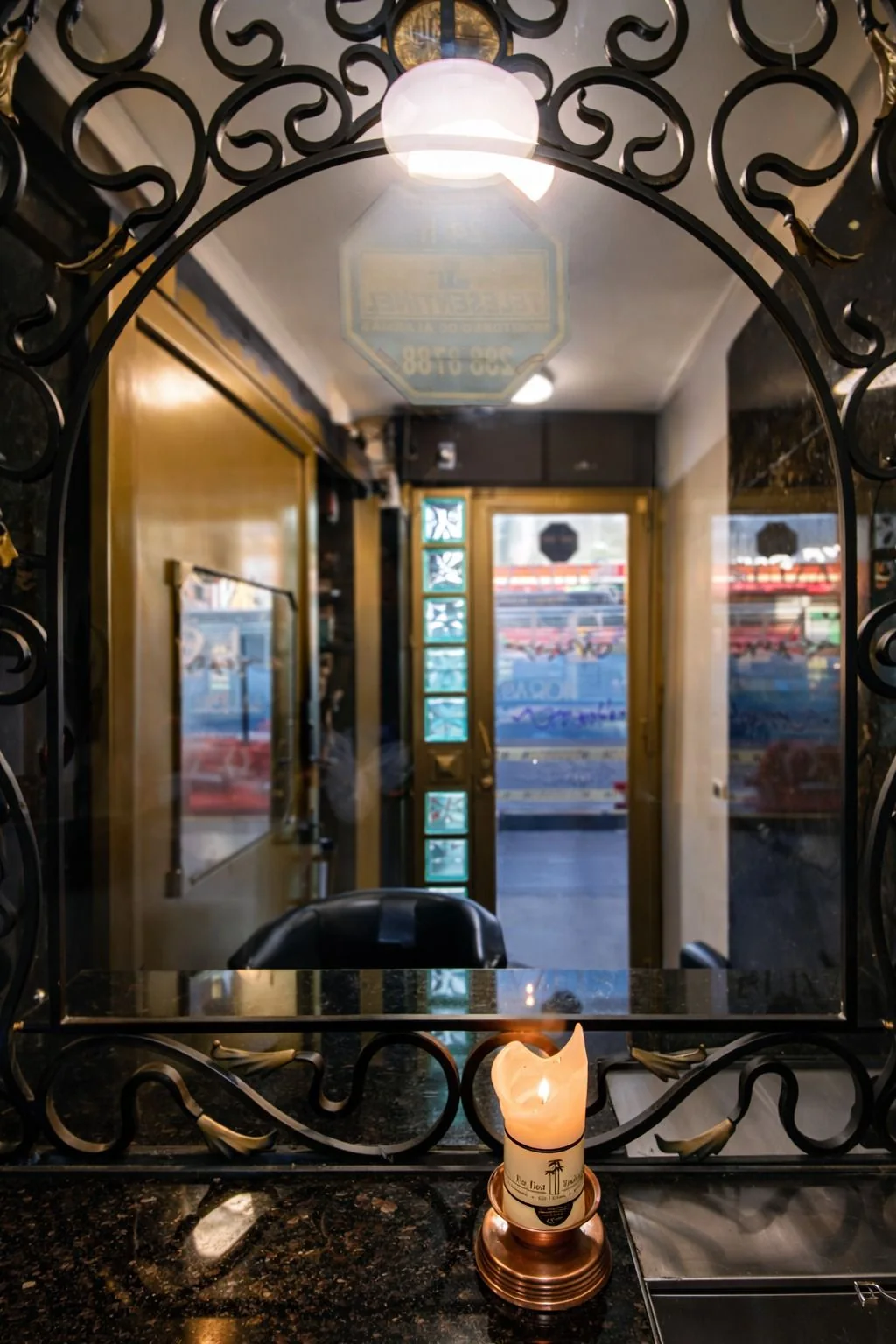 Detalle de la sala privada de Compraventa Suiza