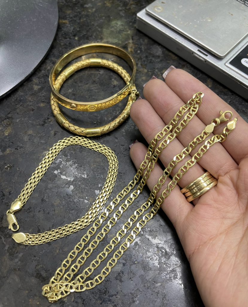 Cadenas, pulseras y anillos negociados en Compraventa Suiza